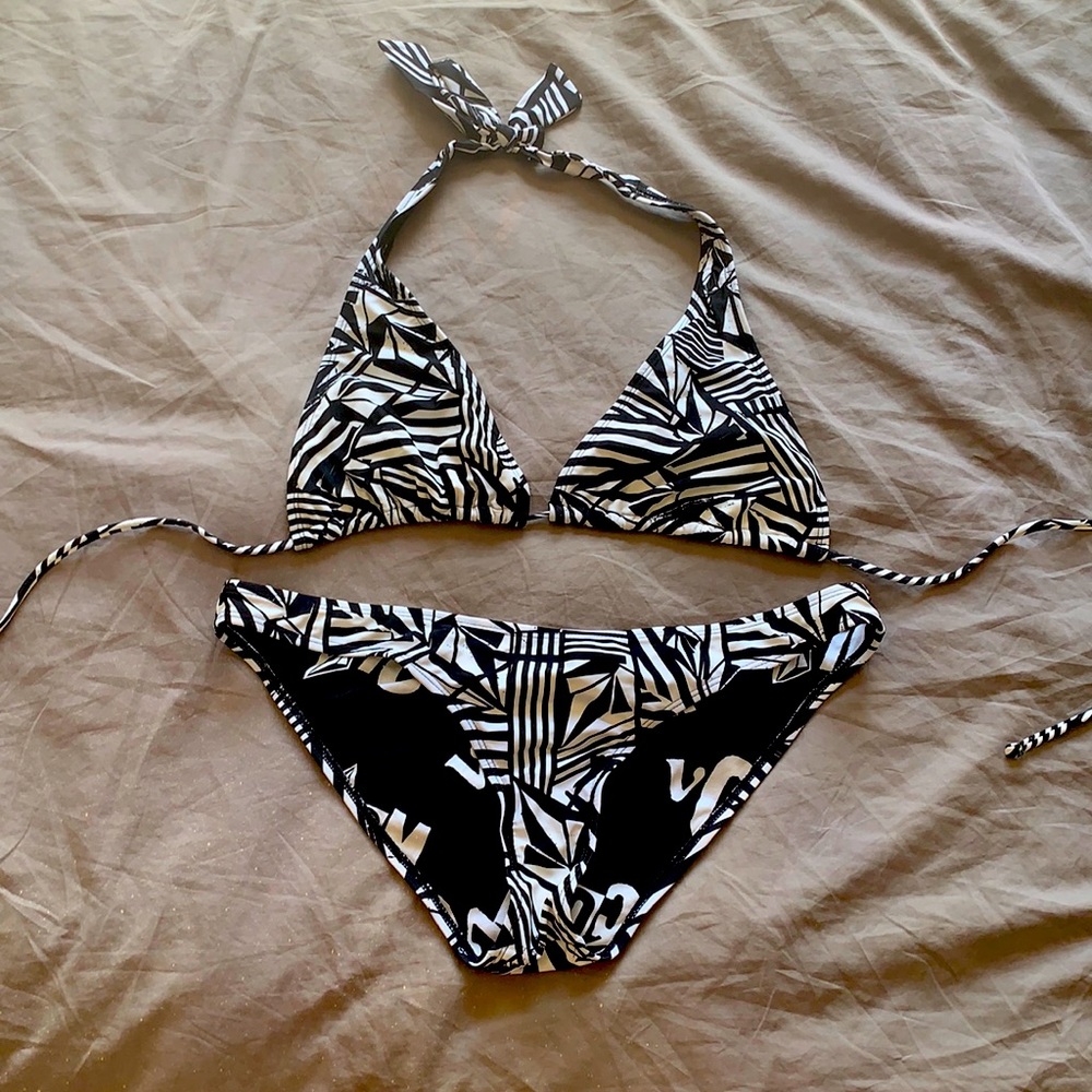 Volcom Bikini, size L